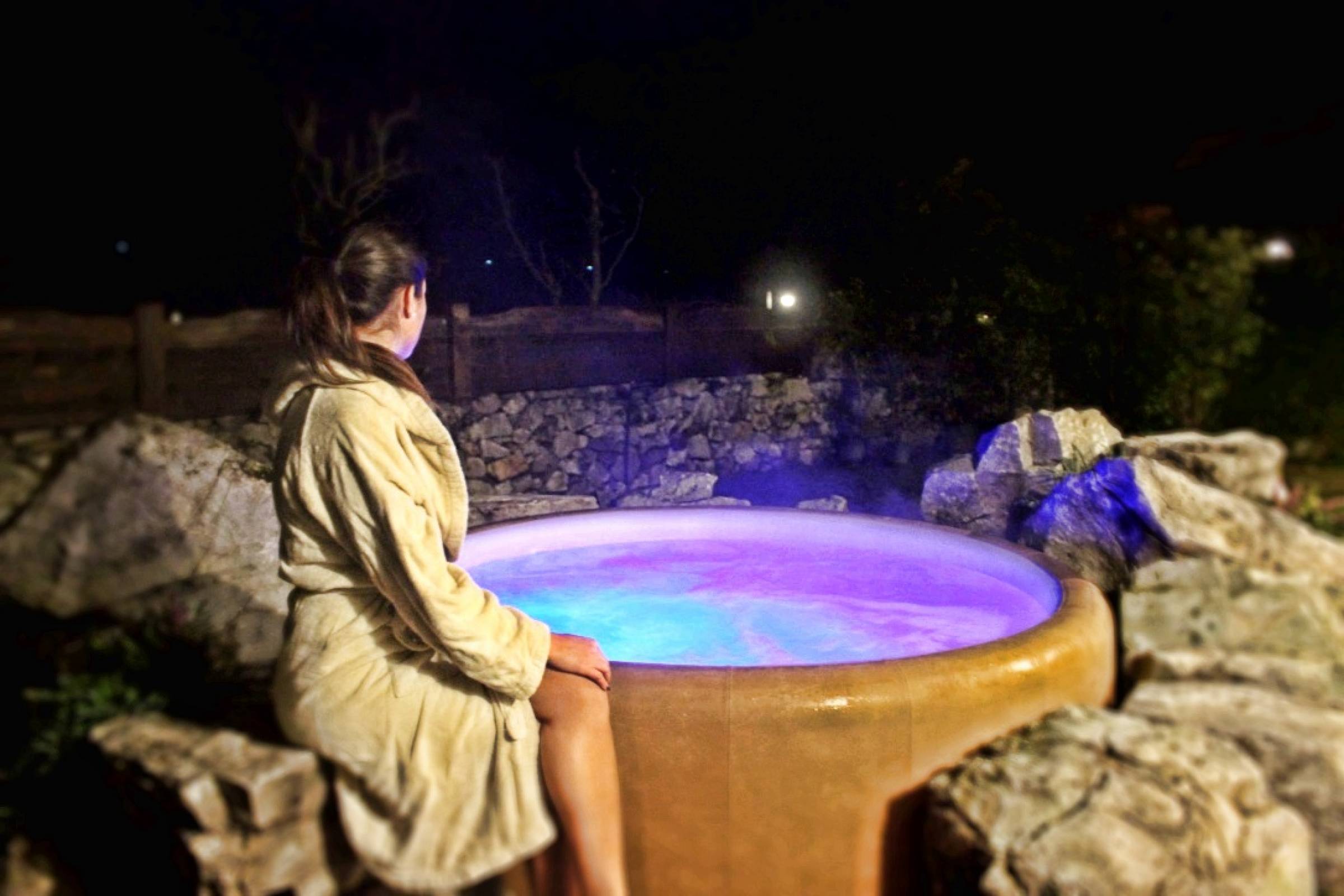 Private SPA with outdoor jacuzzi- Couple treatment - Gift Cards -  Agriturismo Ferdy